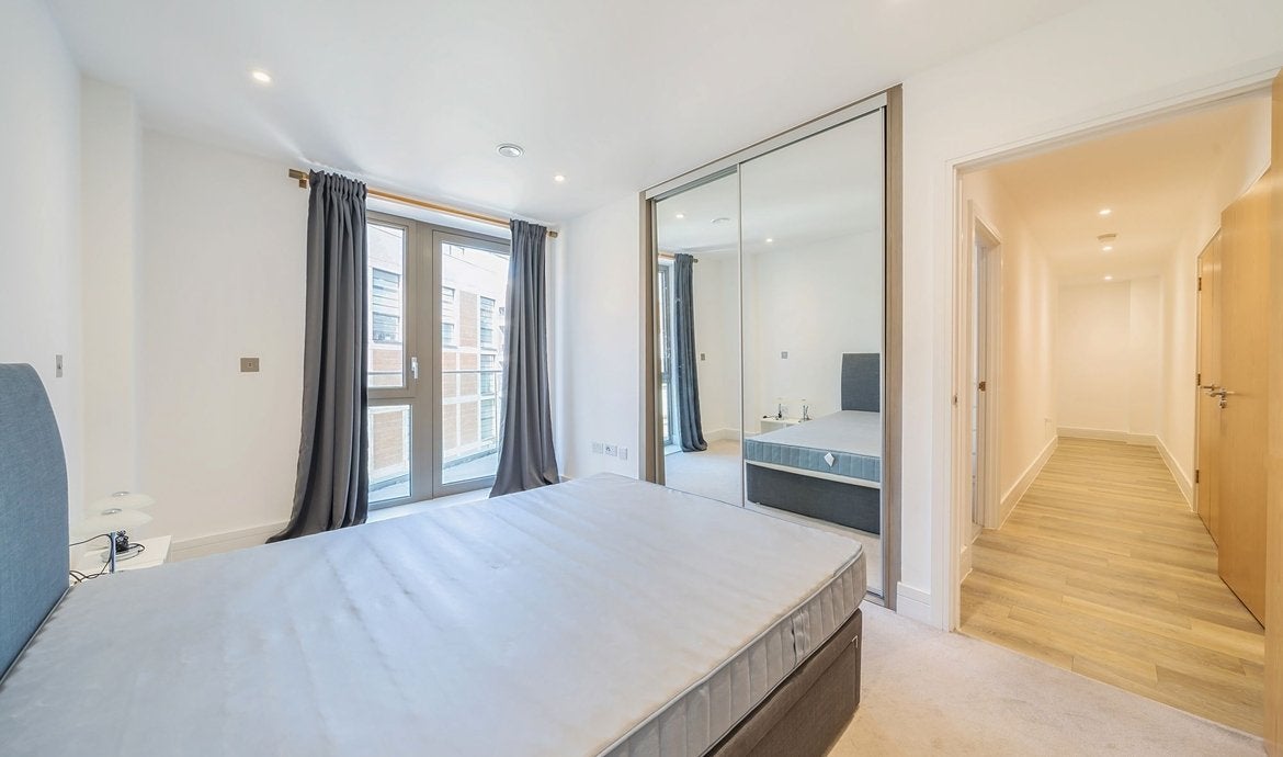 Flat Grange Walk in Greater London