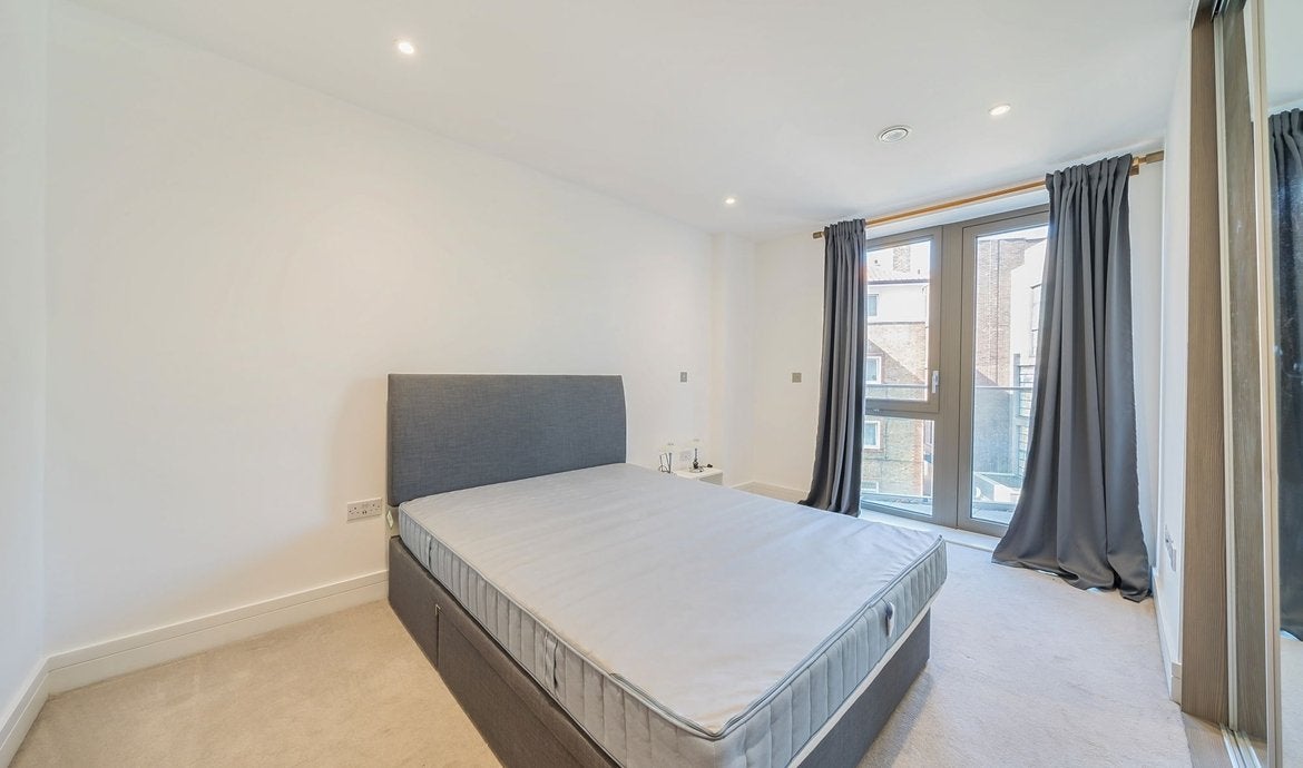 Flat Grange Walk in Greater London