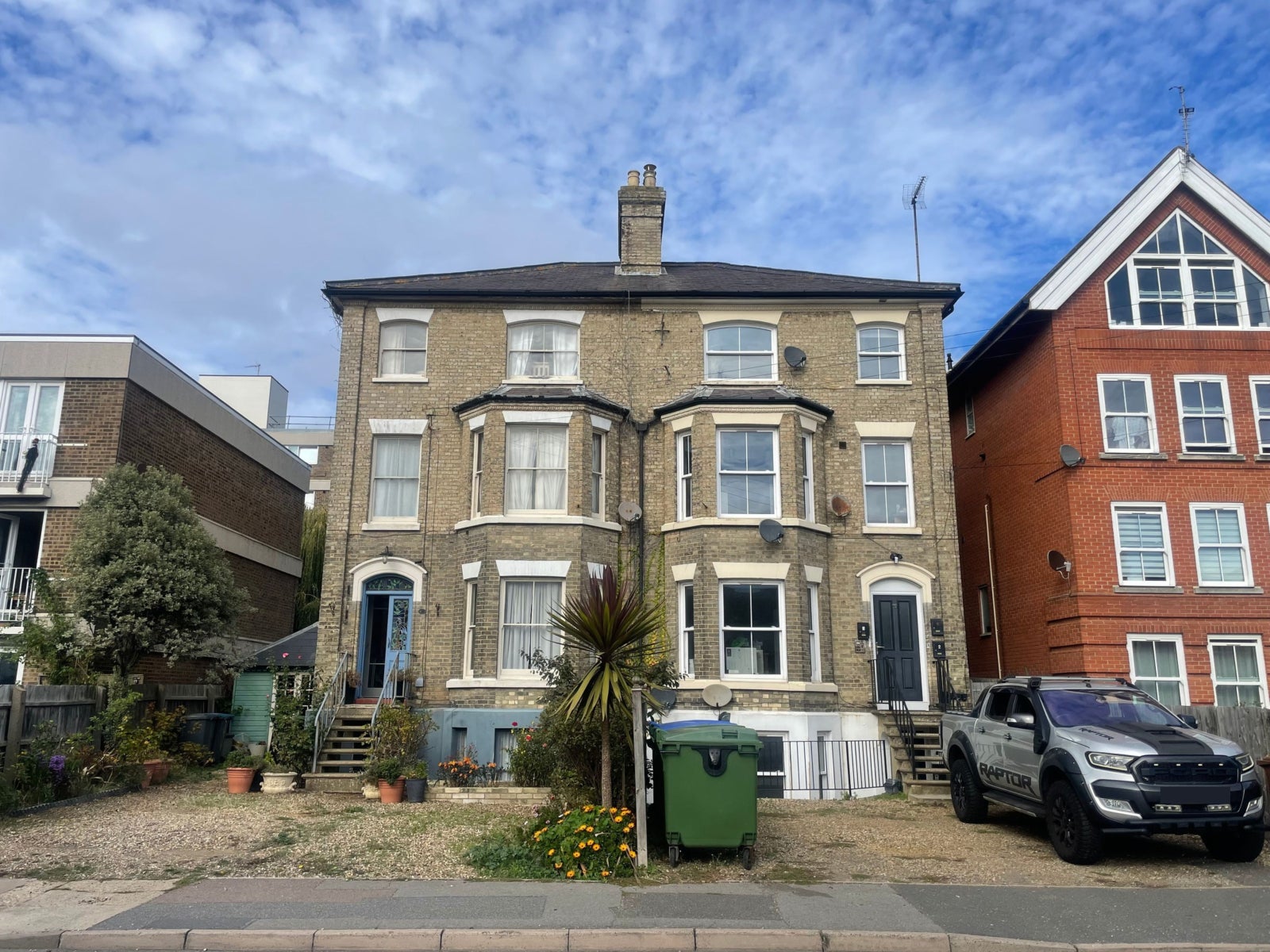 Flat Undercliff Road West in Felixstowe