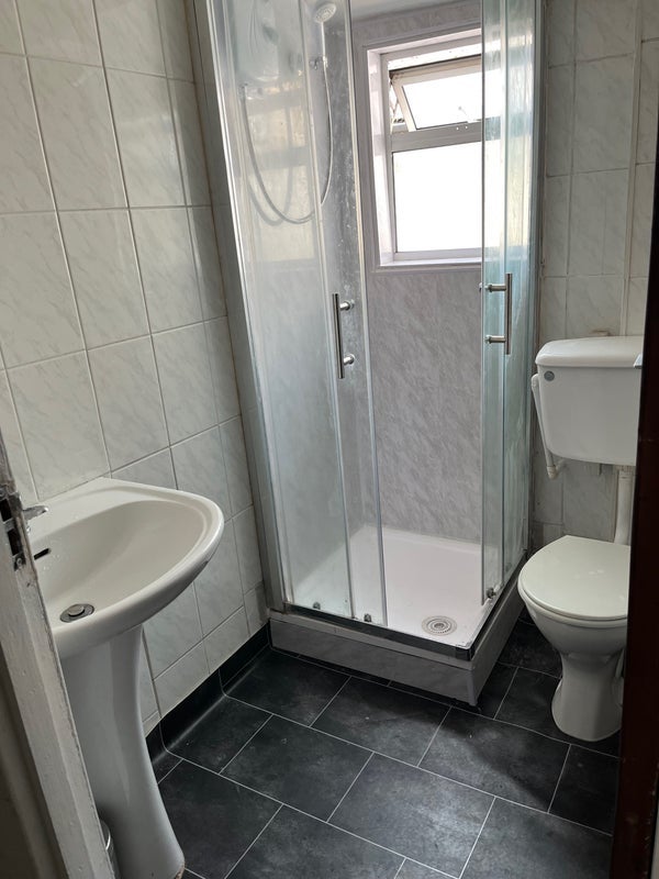 Room Chiswick High Road in Greater London
