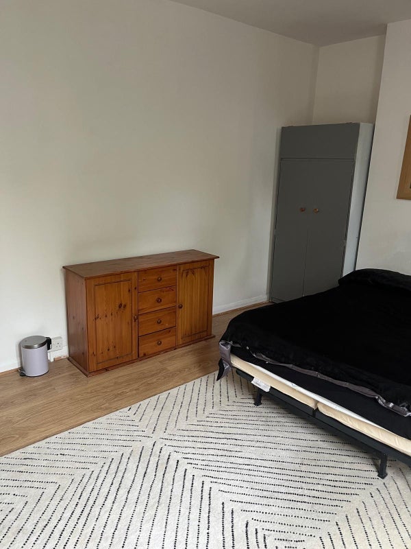Room Chiswick High Road in Greater London