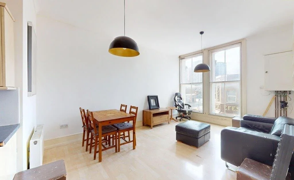 Flat Barking Road in Greater London
