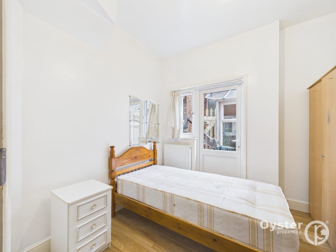 Room The Limes Avenue in Greater London