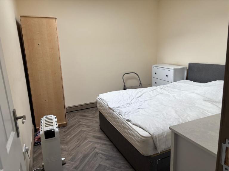 Flat Blenheim Road in Trafford