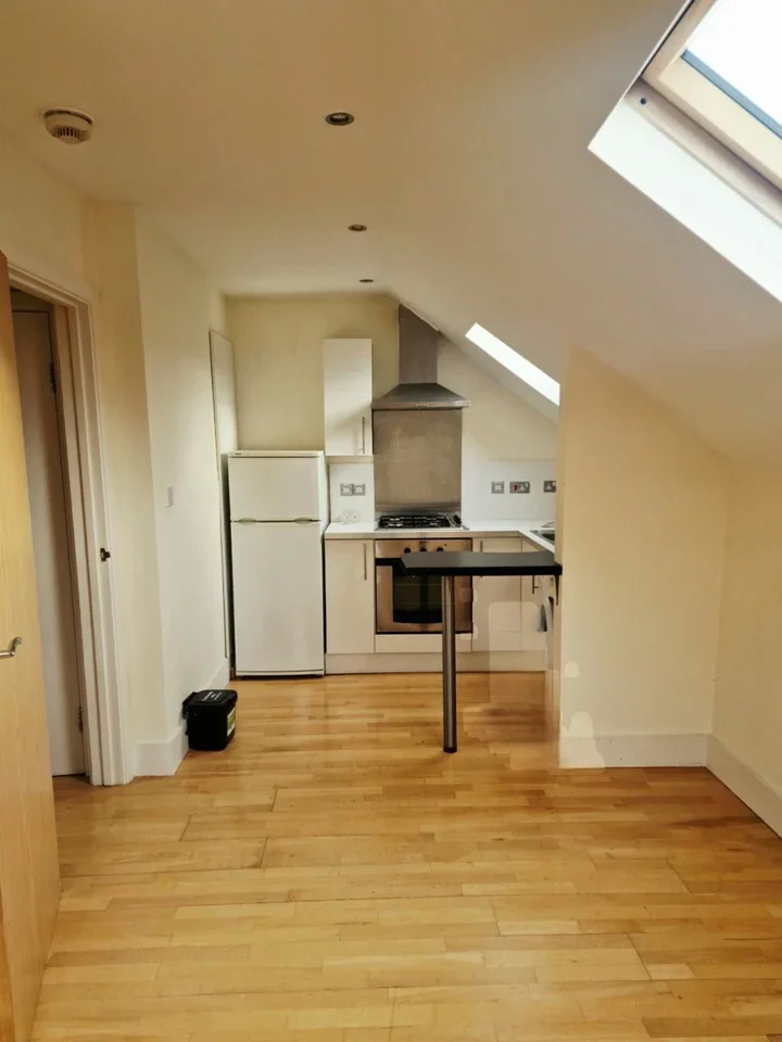 Flat Campden Road in Greater London