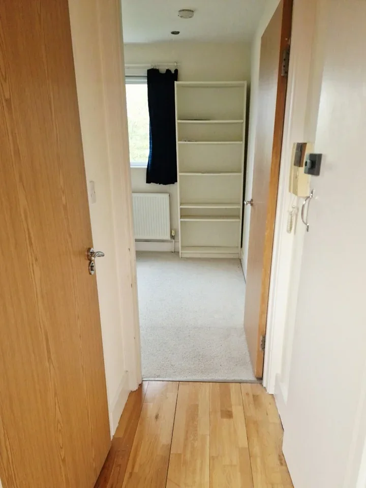 Flat Campden Road in Greater London