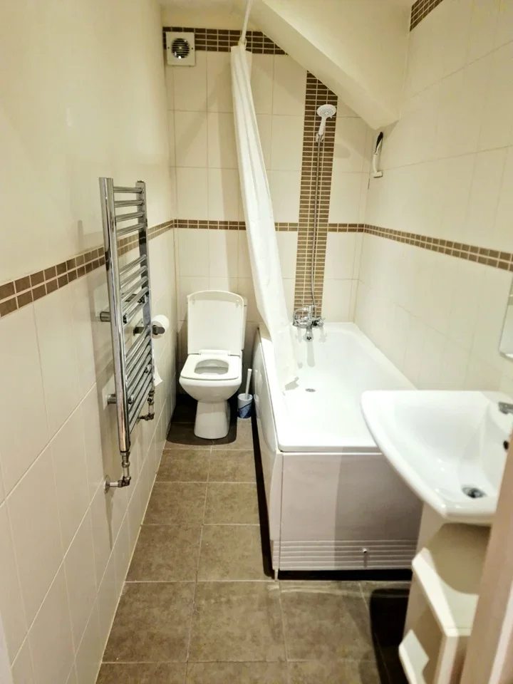 Flat Campden Road in Greater London