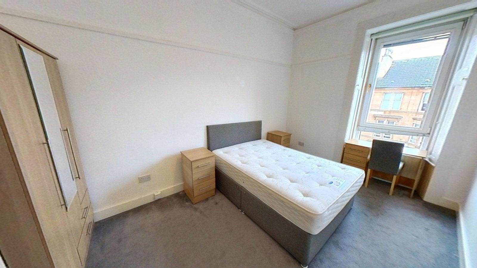Flat Queen Margaret Drive in Glasgow