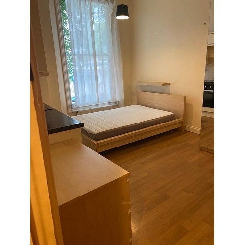 Flat Angell Road in Greater London