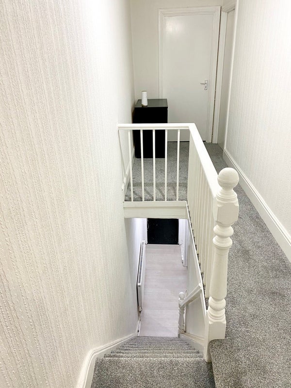Room Edinburgh Road in Liverpool