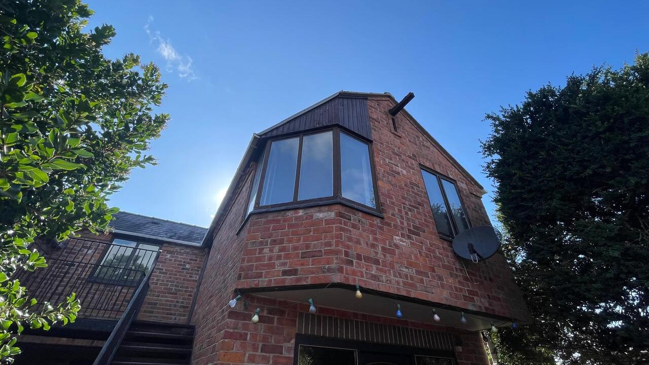 Flat Maypole Court in Wem