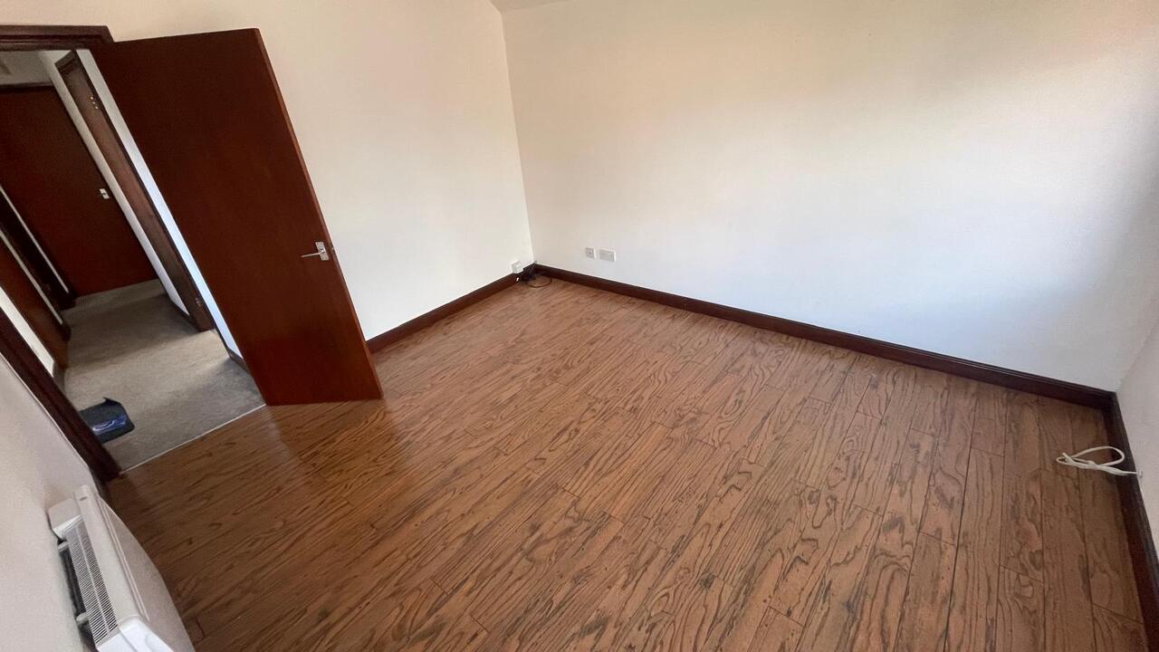 Flat Maypole Court in Wem