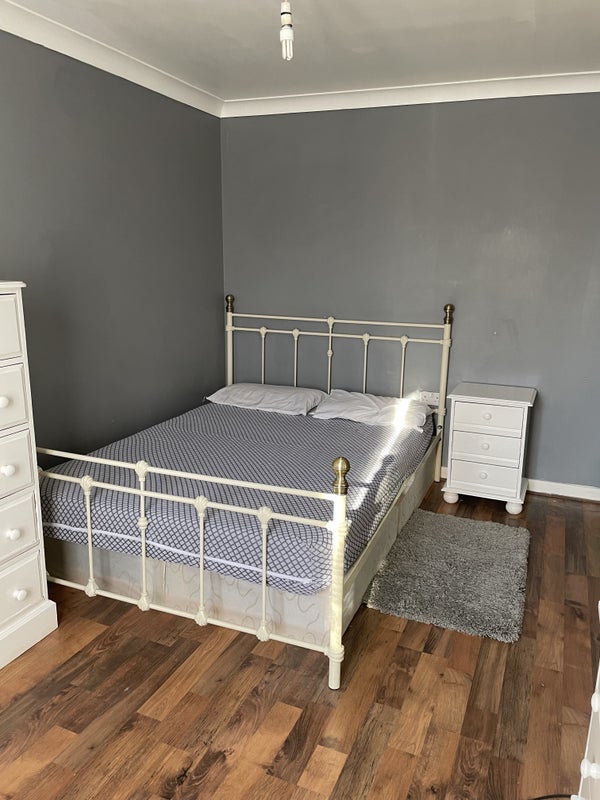 Room Lanchester Way in Greater London