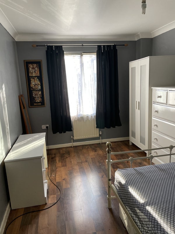 Room Lanchester Way in Greater London