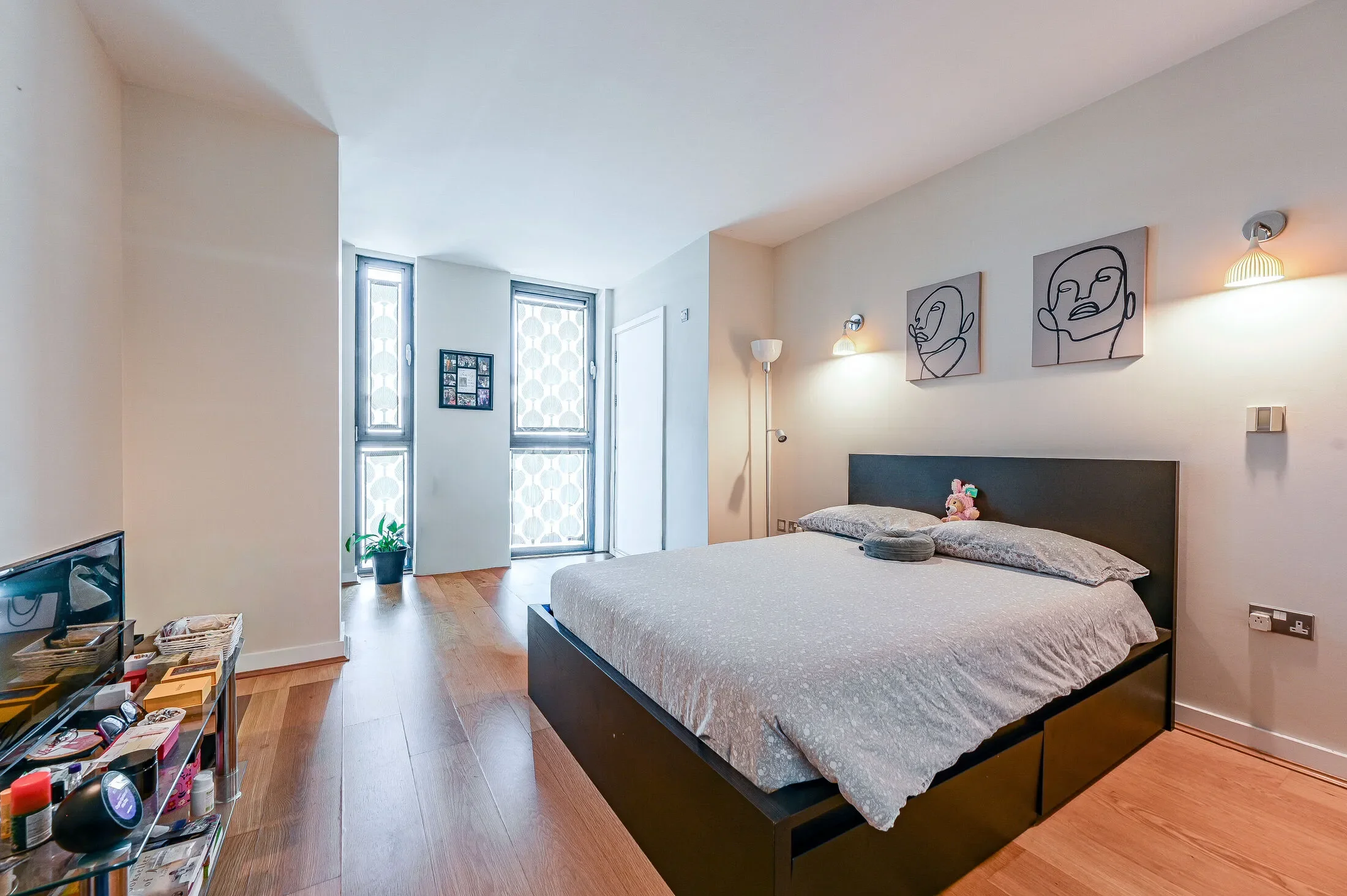 Flat Park Mews in Greater London