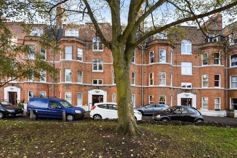 Room Elms Crescent in Greater London