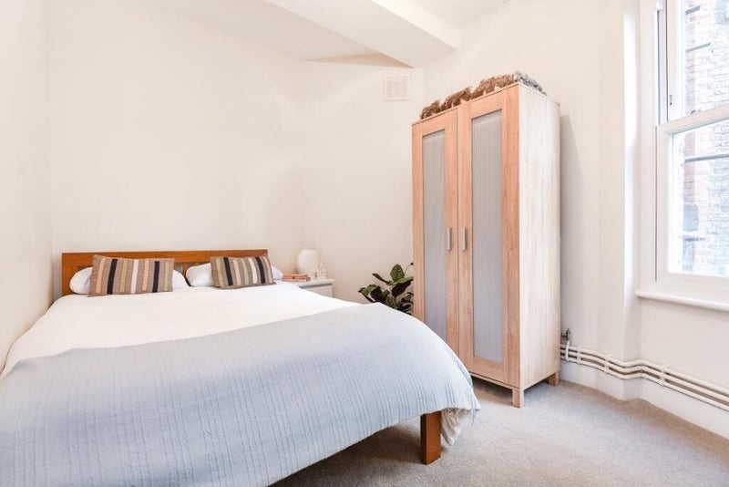 Room Elms Crescent in Greater London