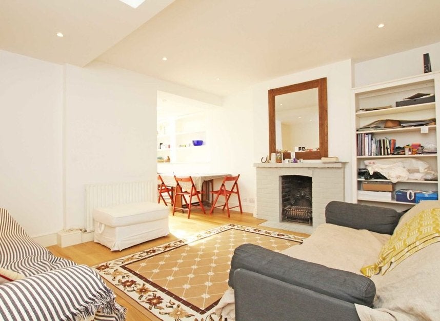 Flat Caxton Road in Greater London