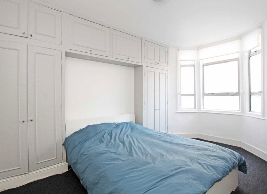 Flat Caxton Road in Greater London