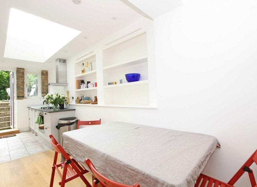 Flat Caxton Road in Greater London