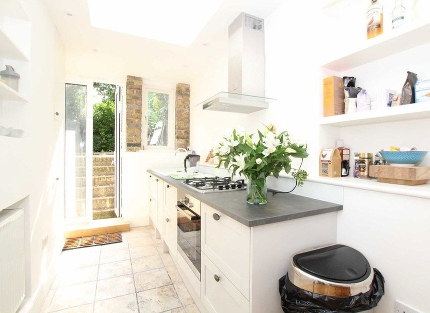 Flat Caxton Road in Greater London