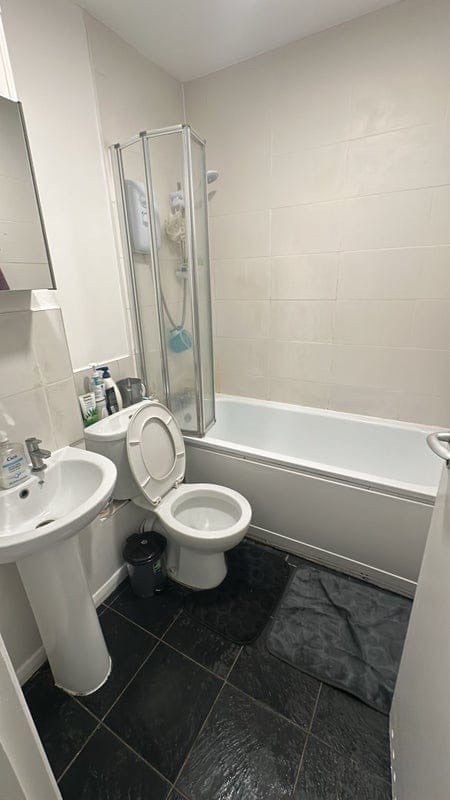 Room Cartwright Street in Greater London