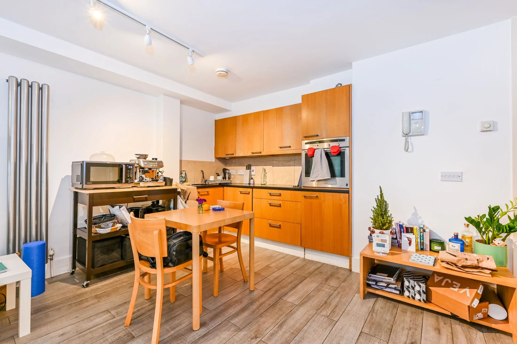 Flat Caledonian Road in Greater London