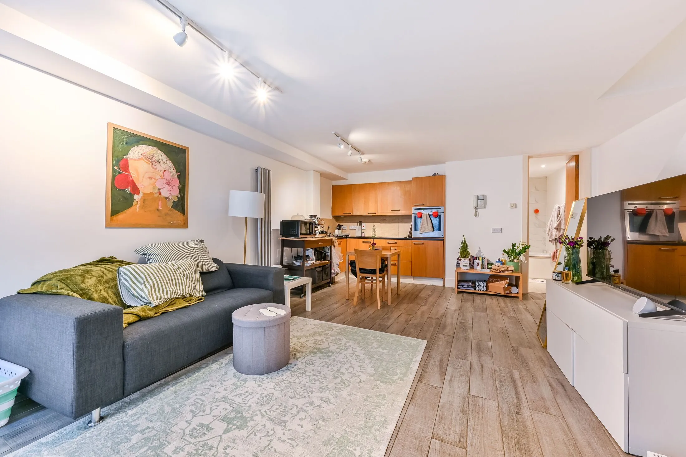 Flat Caledonian Road in Greater London