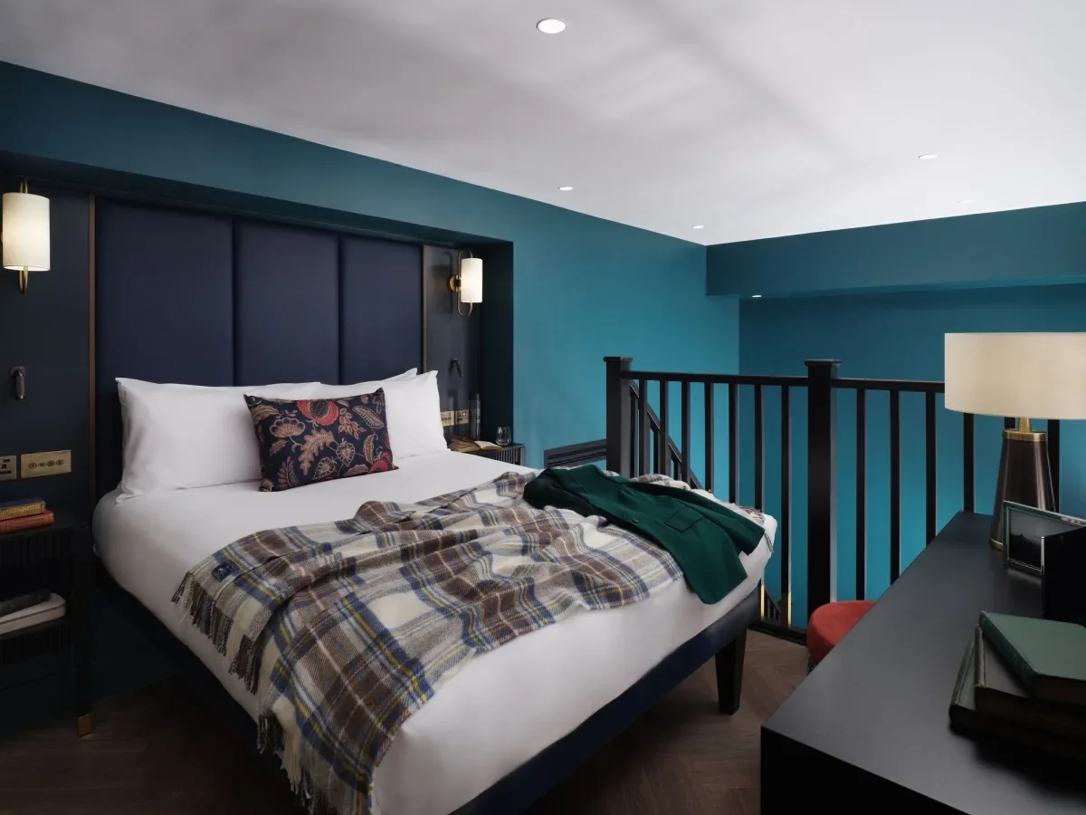 Flat Gloucester Road in Greater London