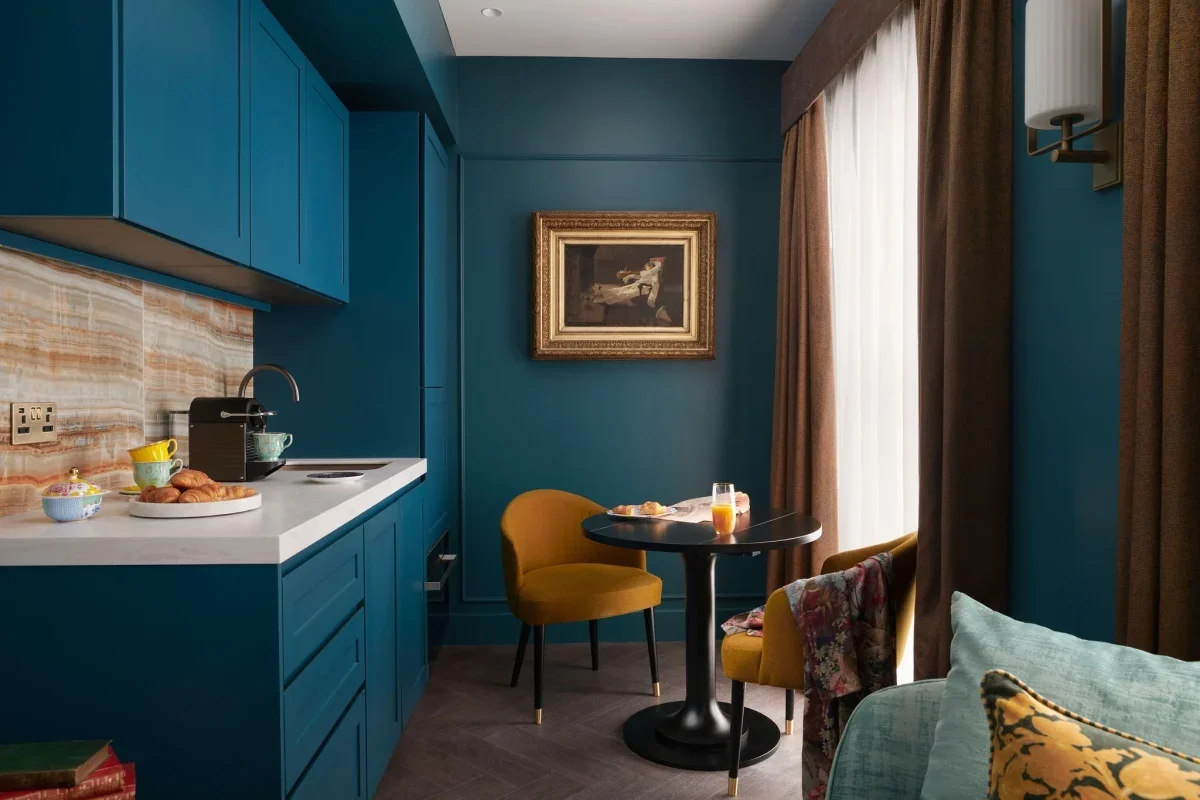Flat Gloucester Road in Greater London