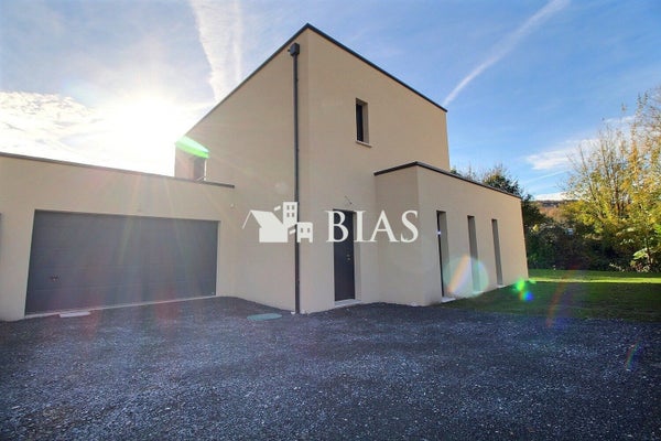 House Rue Edmond Lemarchand in Le Houlme