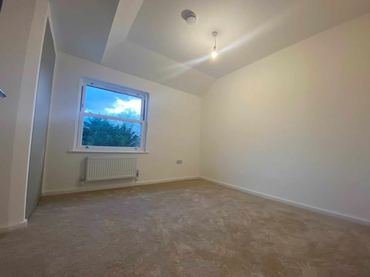 Flat Evering Road in Greater London