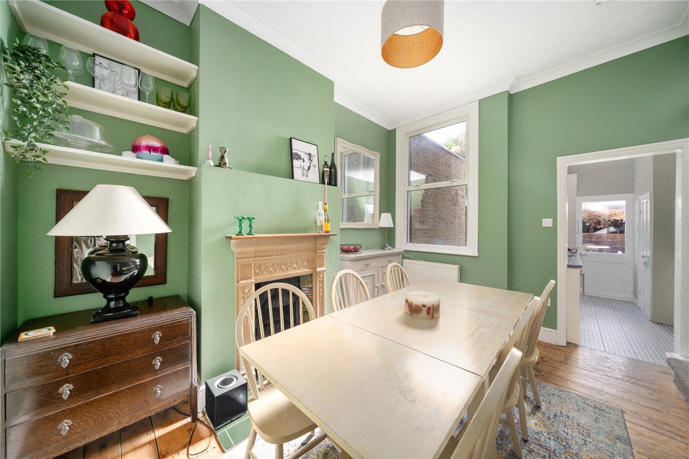 Flat Byton Road in Greater London
