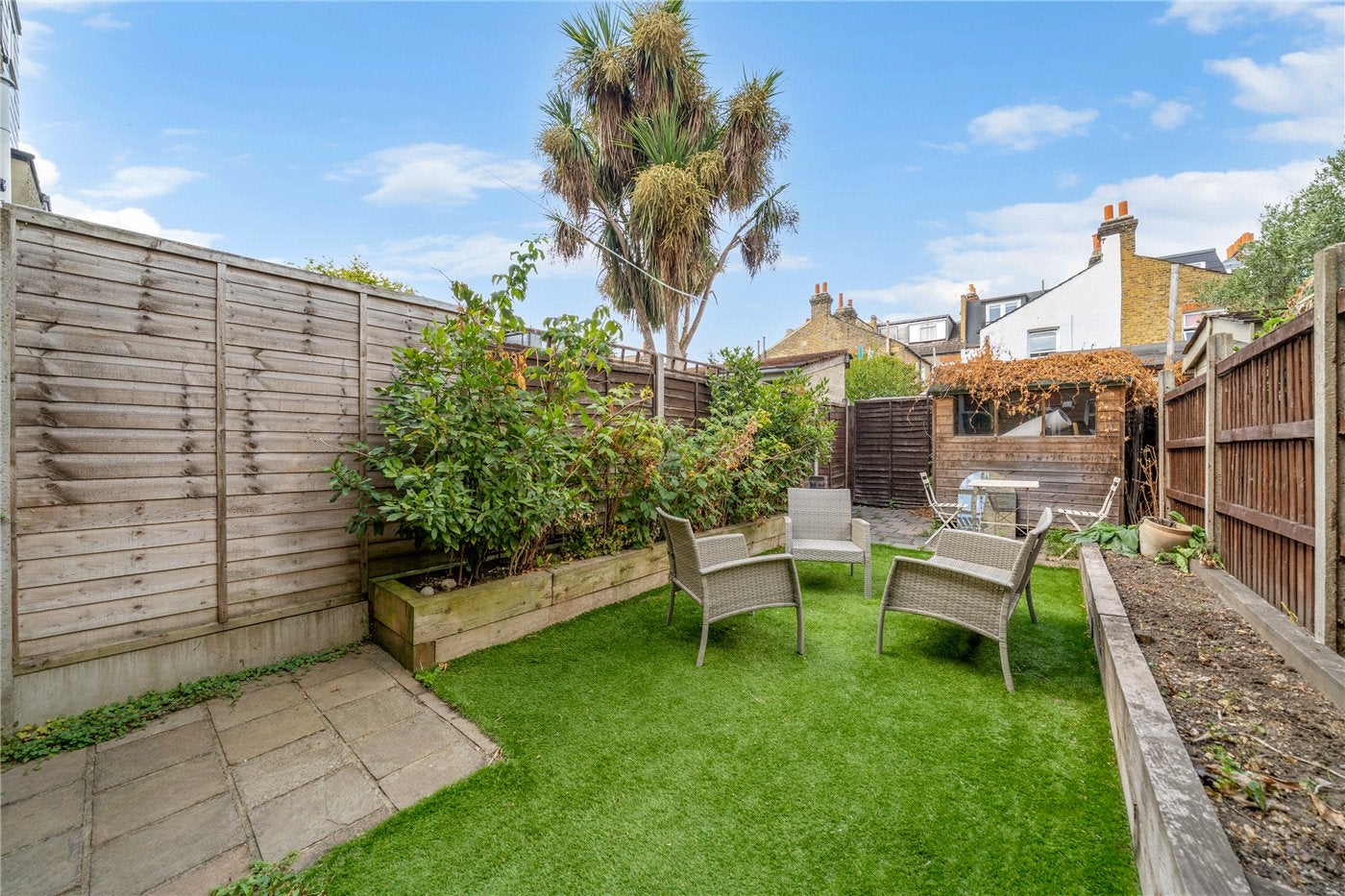 Flat Byton Road in Greater London