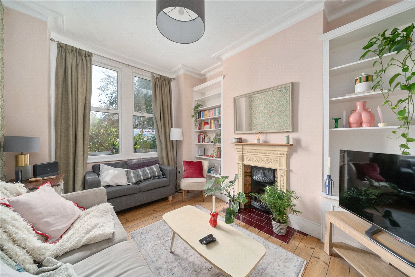 Flat Byton Road in Greater London