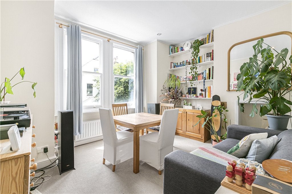 Flat Werter Road in Greater London