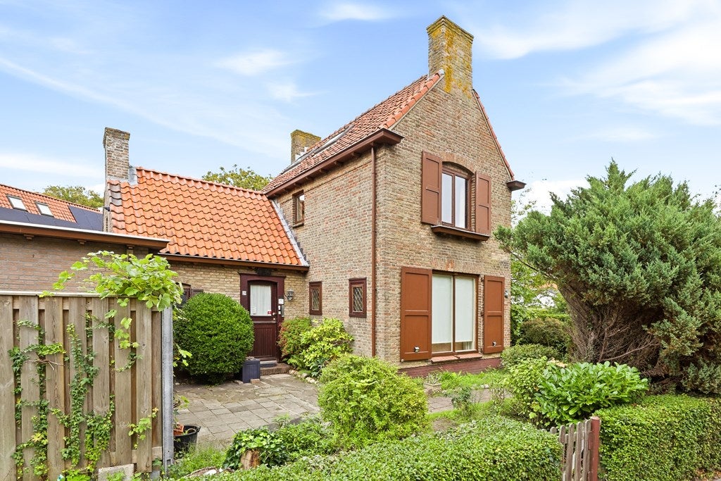 Huis Burgemeester van Woelderenlaan 20 in Vlissingen