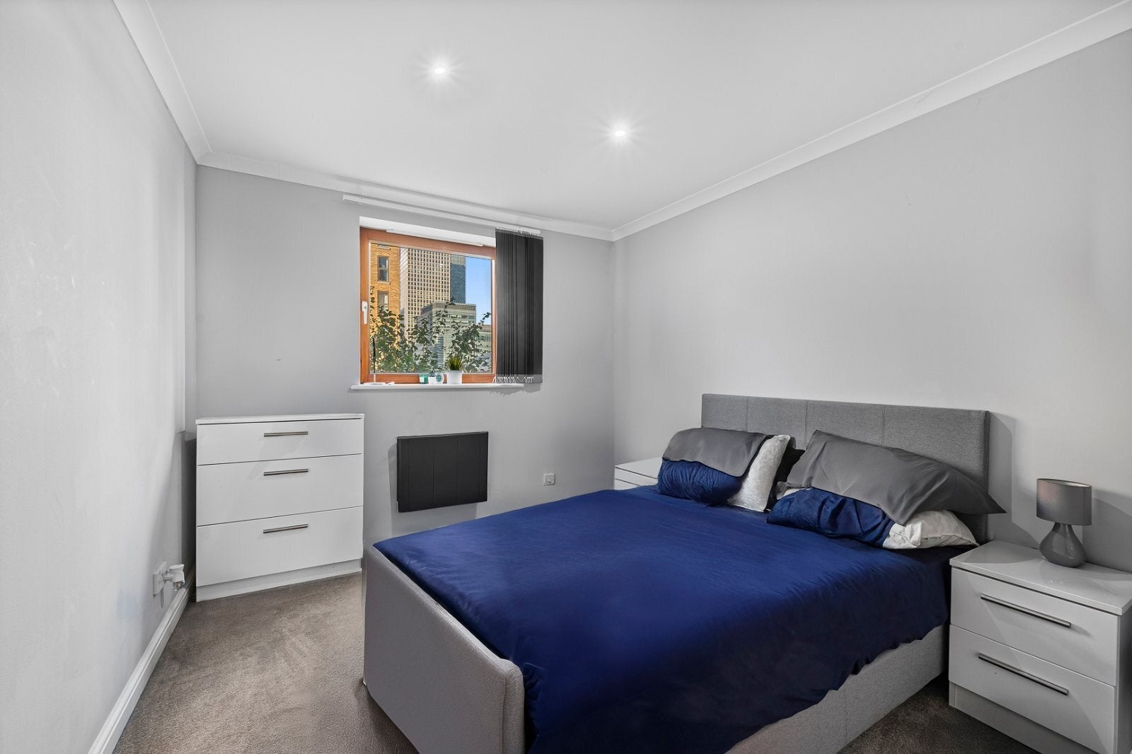 Flat Meridian Place in Greater London
