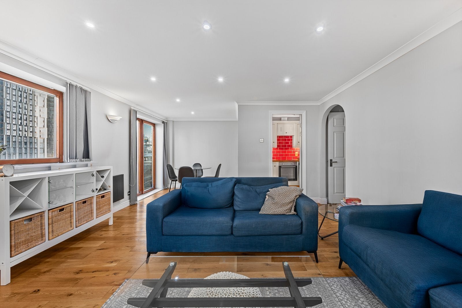 Flat Meridian Place in Greater London