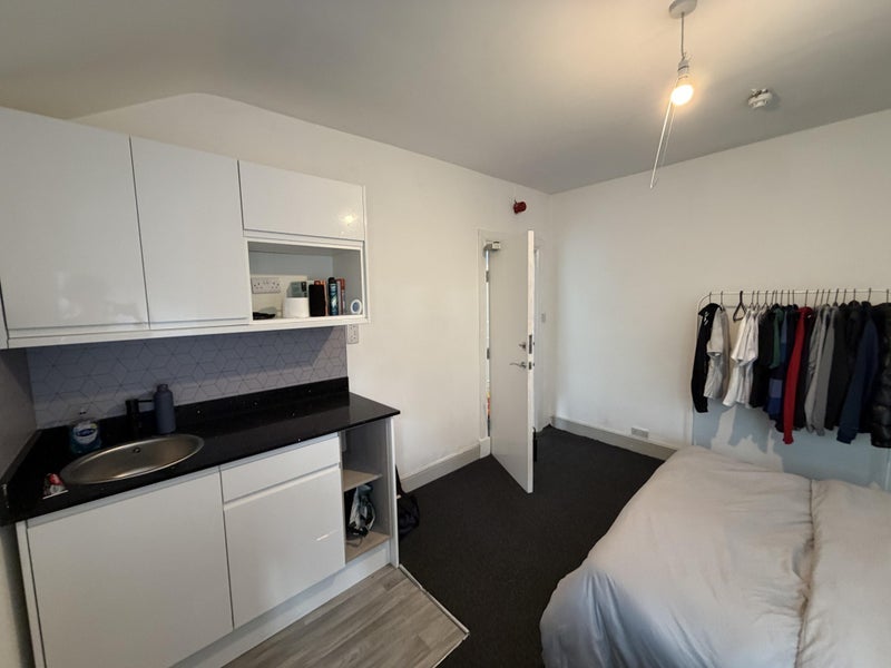 Room Wilmslow Road in Manchester