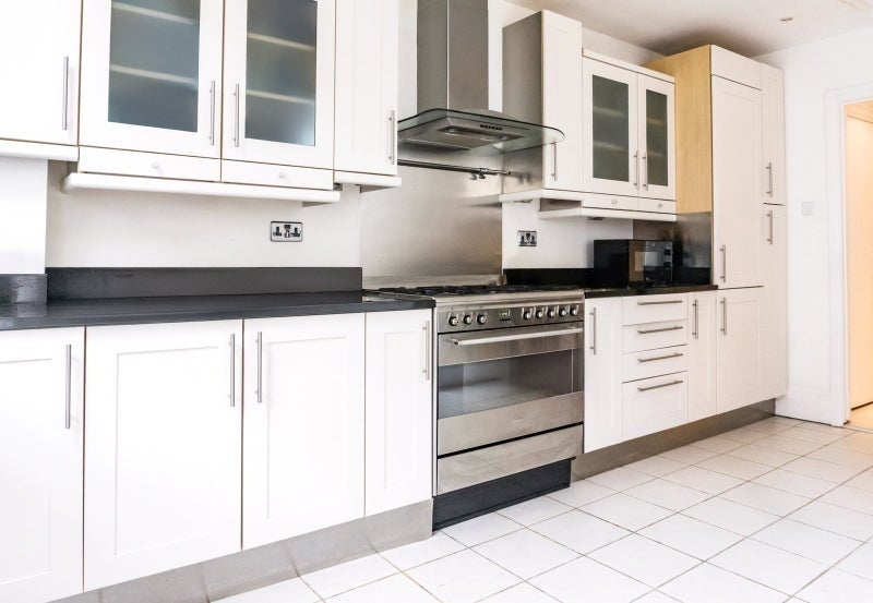 Room Brookville Road in Greater London