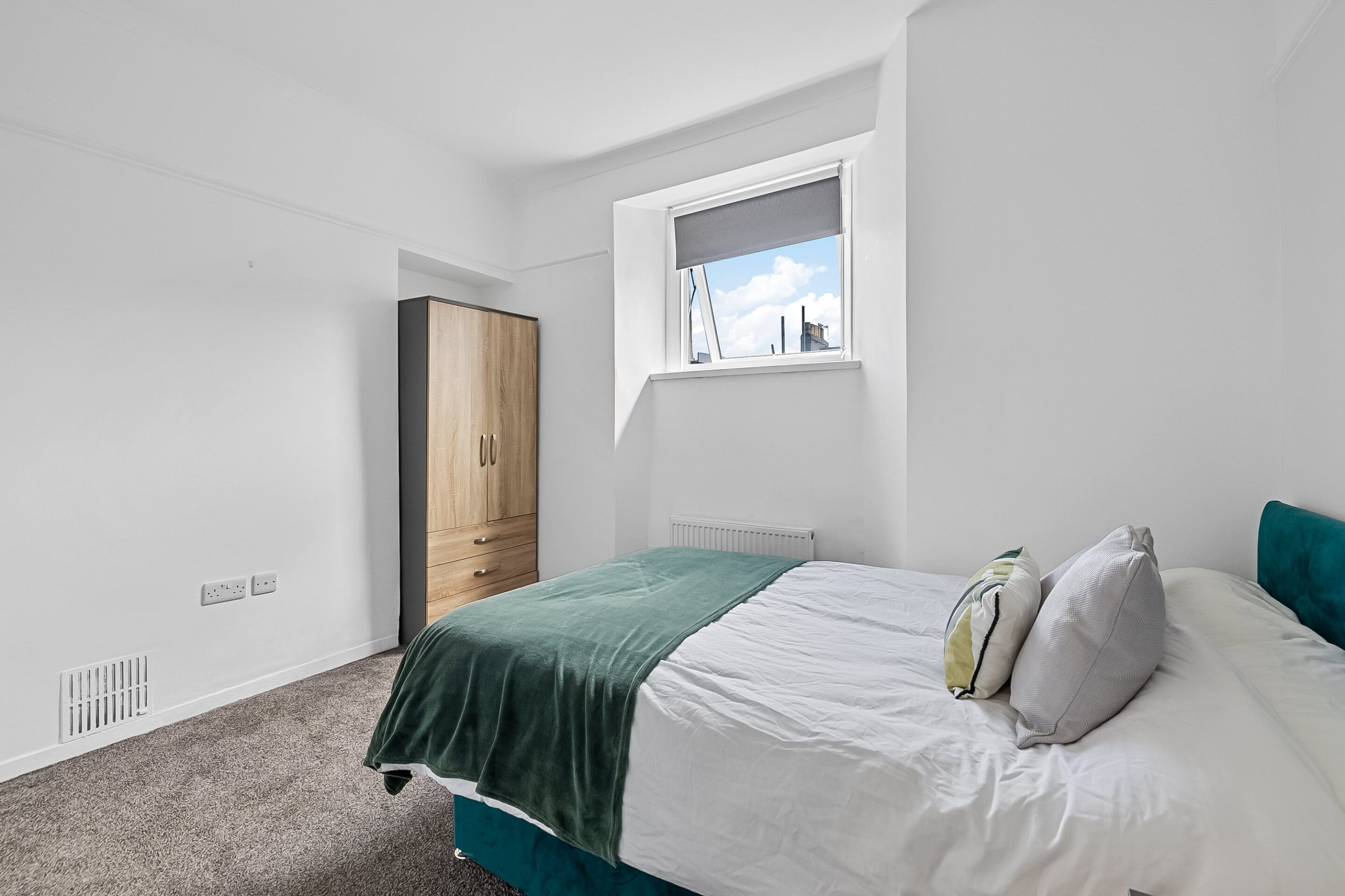 Room St James' Place West in Plymouth