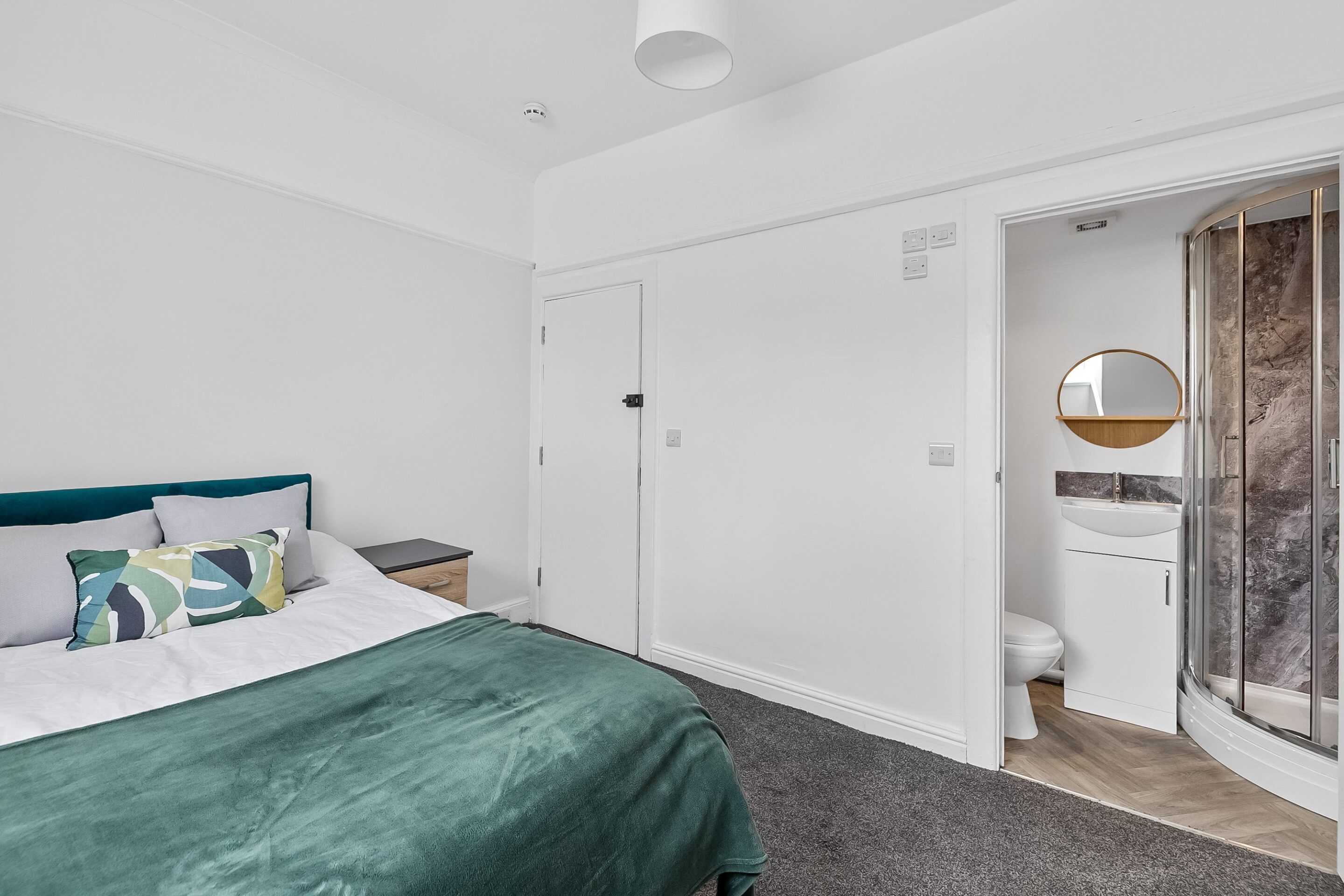 Room St James' Place West in Plymouth