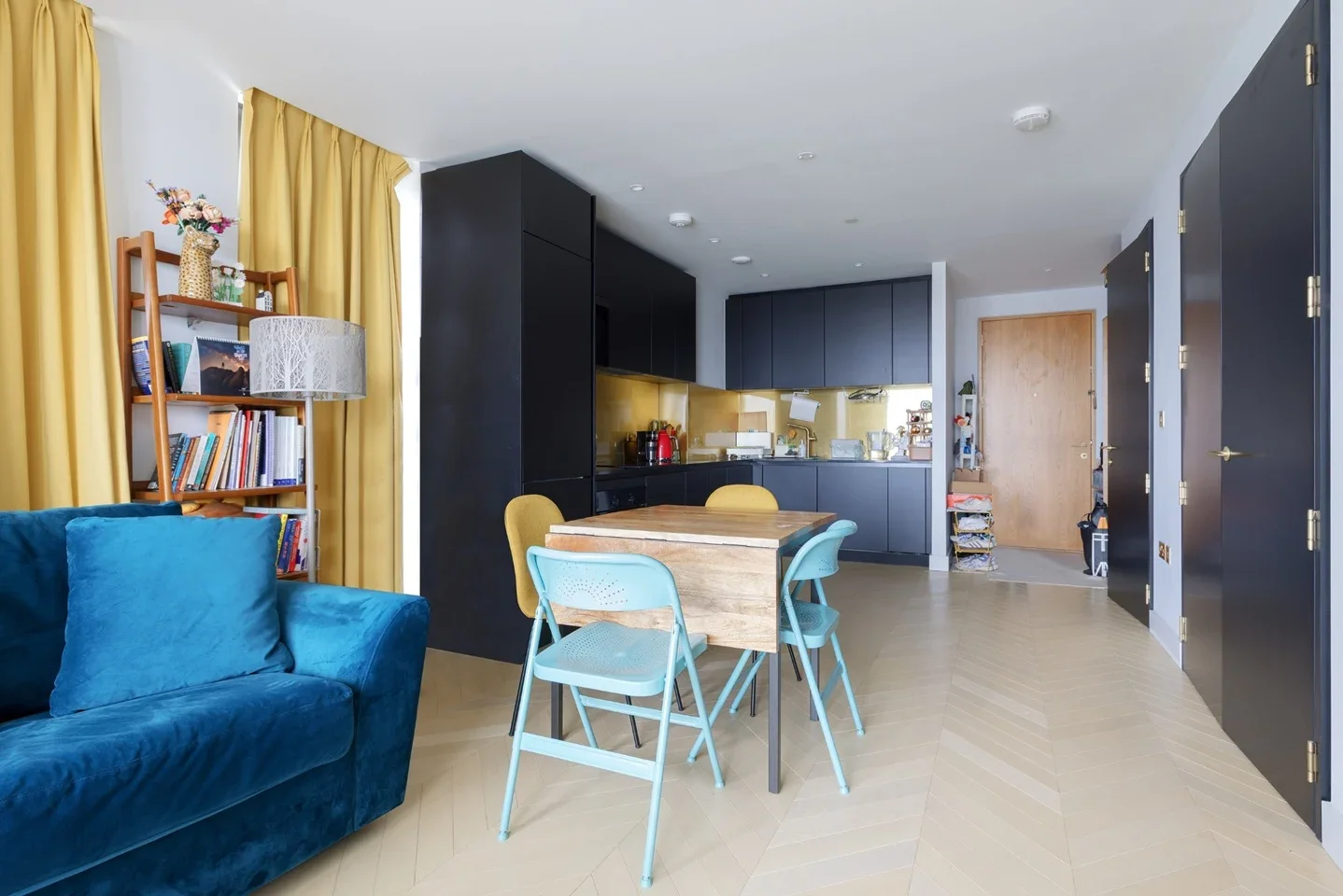 Flat Chandlers Avenue in Greater London