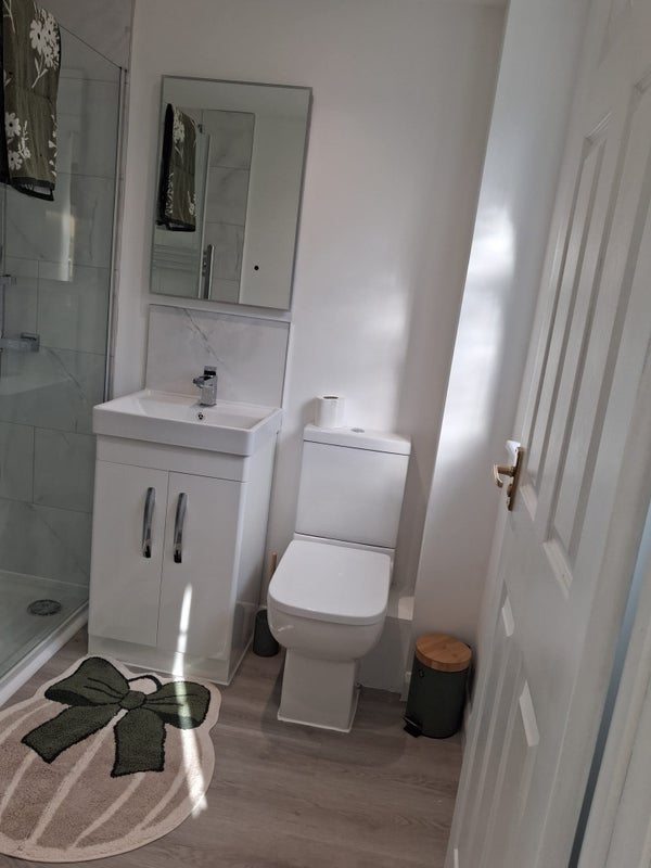 Room Wilberforce Close in Crawley