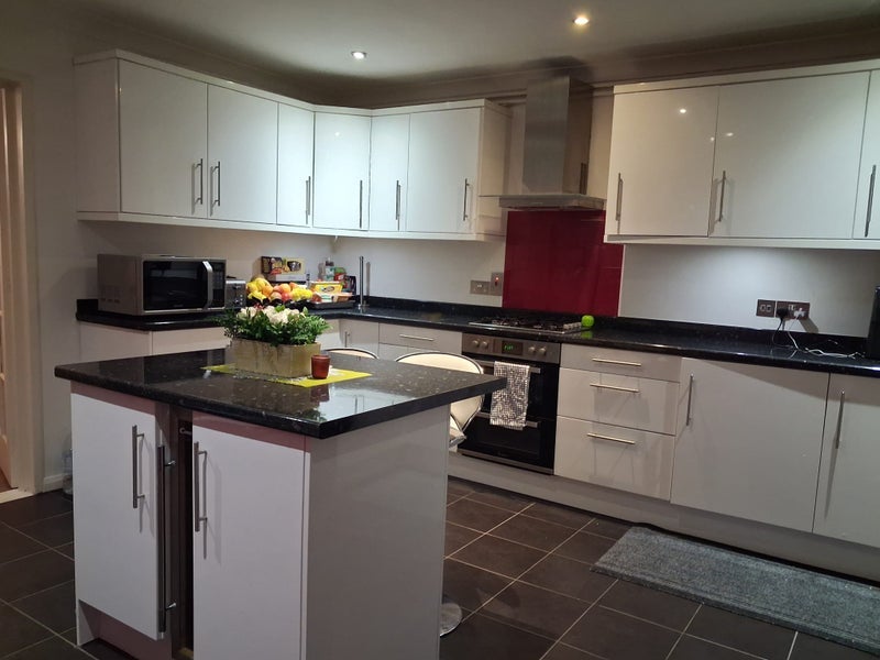 Room Wilberforce Close in Crawley