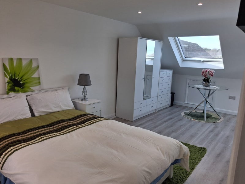 Room Wilberforce Close in Crawley