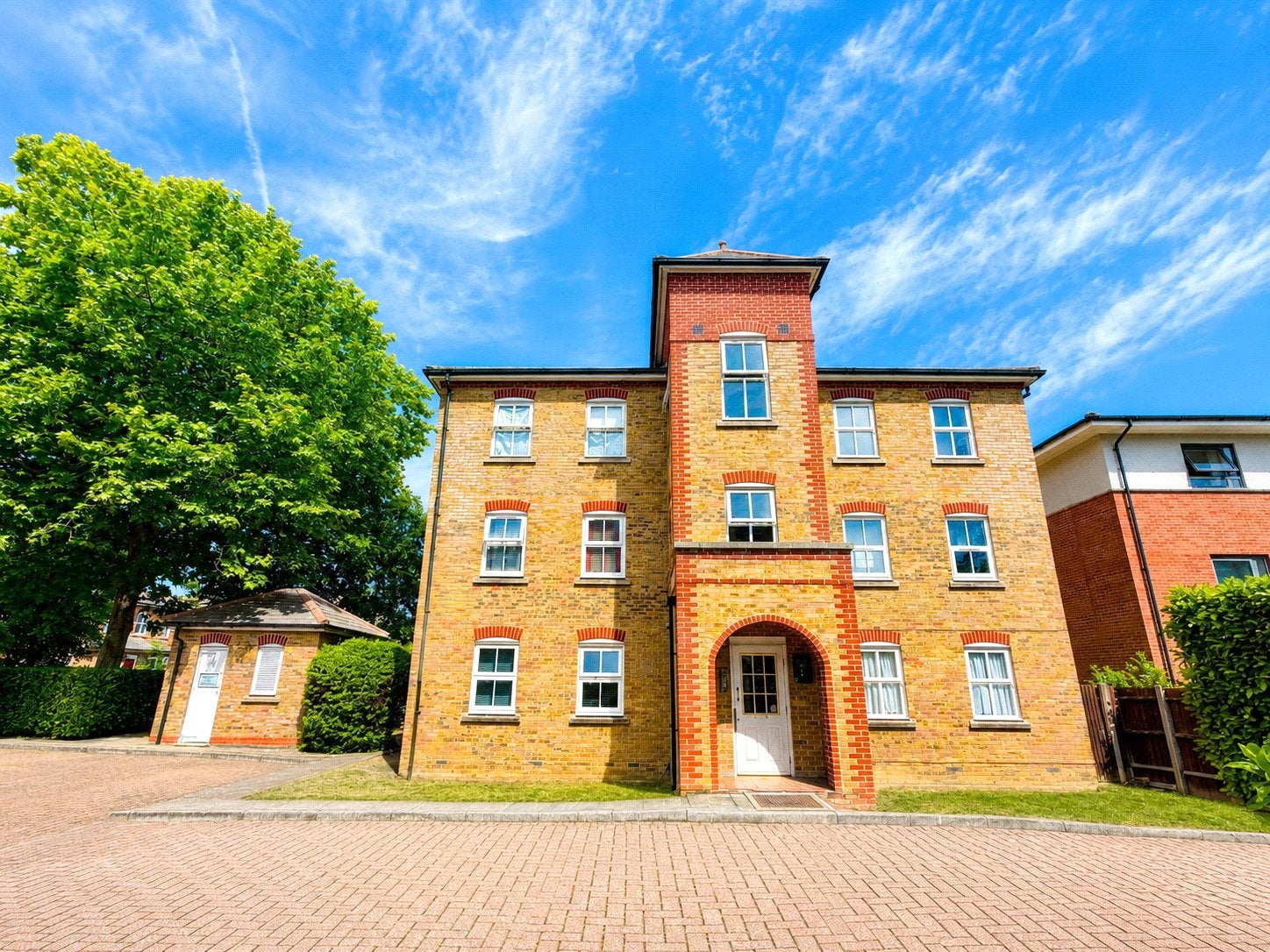 Flat Lullingstone Lane in Greater London