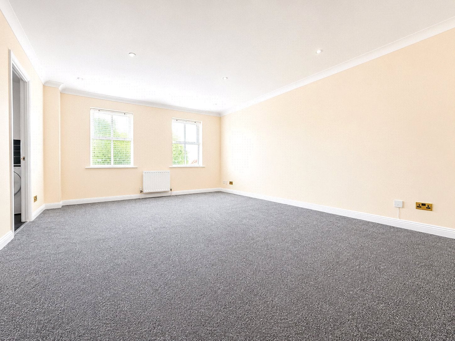 Flat Lullingstone Lane in Greater London