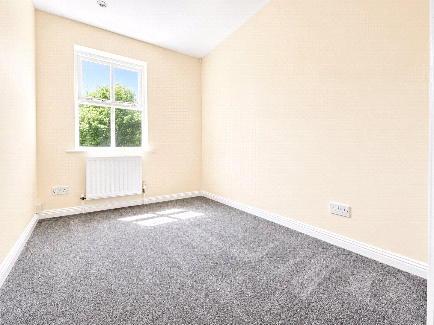 Flat Lullingstone Lane in Greater London